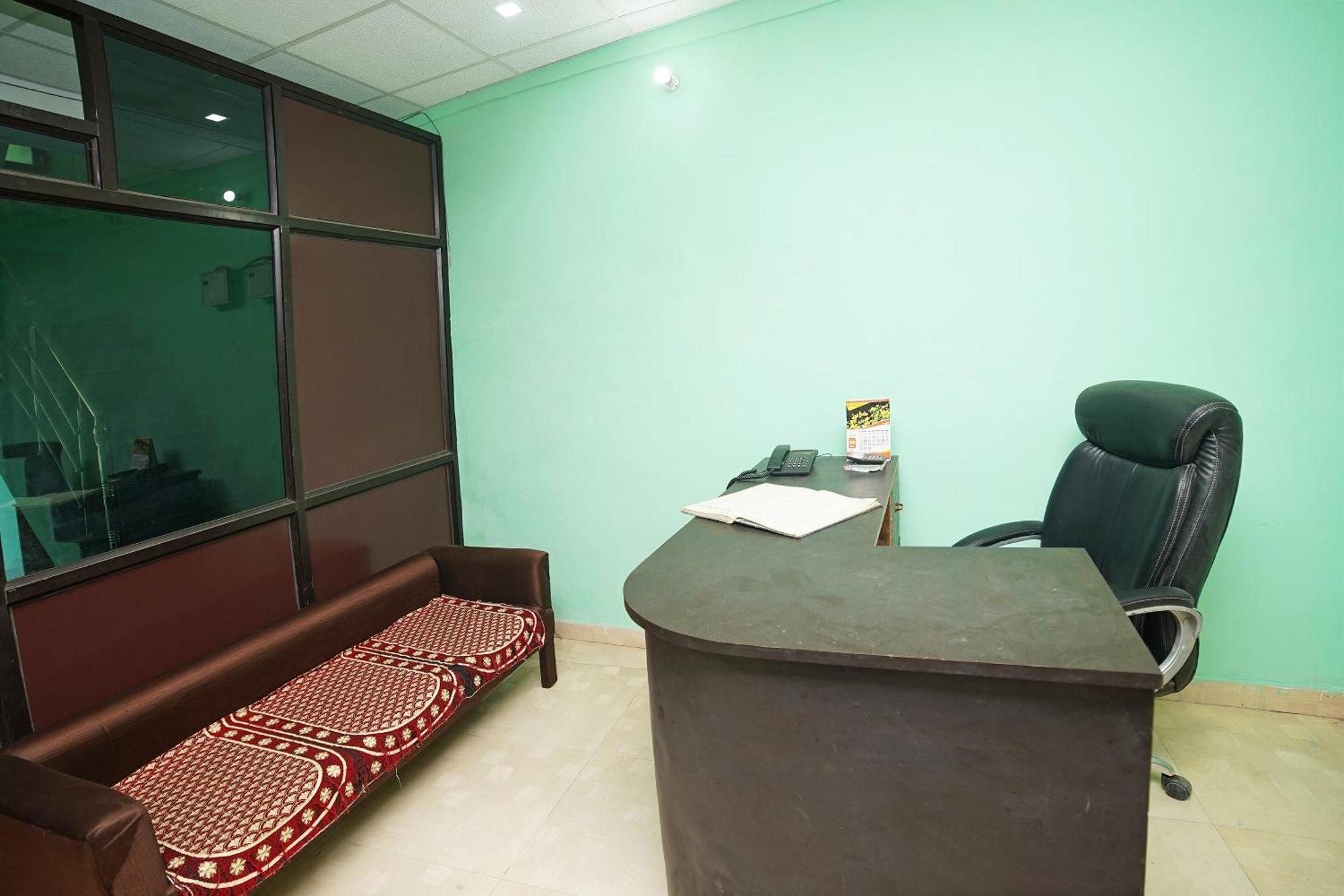 Hotel O Paras Guest House & Restaurant Haldwāni 외부 사진